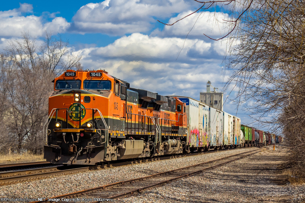 BNSF 1045 WEST